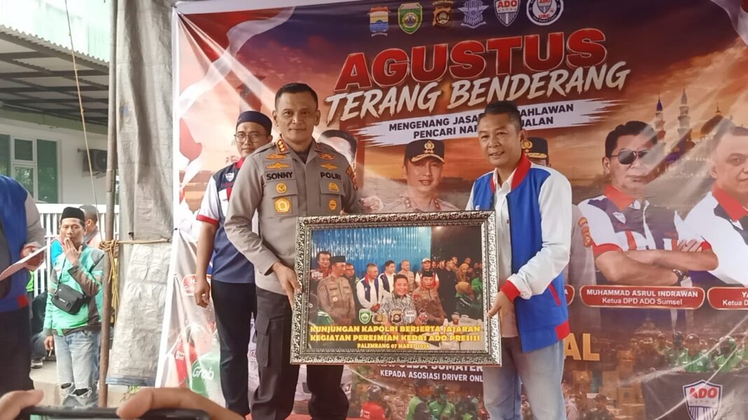 Kapolda Sumsel Peduli Pejuang Nafkah di Jalan, Ojol Dapat Bantuan Sembako Kapolda Sumsel Peduli Pejuang Nafkah di Jalan, Ojol Dapat Bantuan Sembako