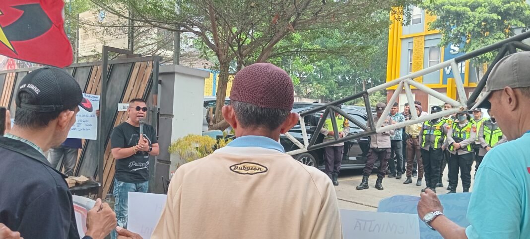 Proyek Swakelola Rp15,2 Miliar Disorot, JAKOR Sumsel Klaim Ada Potensi Kerugian Negara Rp3,96 Miliar Proyek Swakelola Rp15,2 Miliar Disorot, JAKOR Sumsel Klaim Ada Potensi Kerugian Negara Rp3,96 Miliar