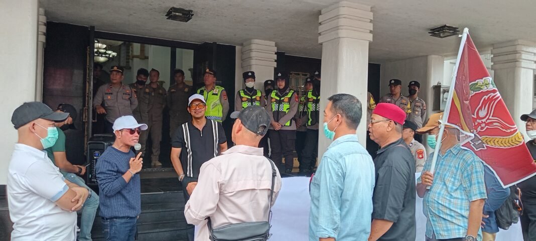 SIRA dan PST Minta Pengadaan Solar Cell Rp176,6 Miliar Dikaji Ulang: APBD Harus Beri Manfaat Nyata SIRA dan PST Minta Pengadaan Solar Cell Rp176,6 Miliar Dikaji Ulang: APBD Harus Beri Manfaat Nyata