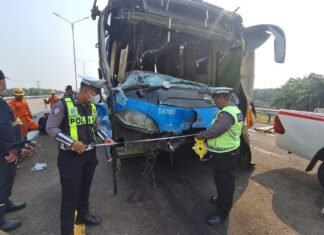 Kecelakaan Beruntun di Tol Palindra KM 9, Belasan Penumpang Bus DAMRI Luka-Luka