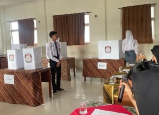 PEMILIHAN KETUA OSIS BERLANGSUNG LUBER DAN LANCAR, SMK N 3 PALEMBANG GELAR KOKURIKULER TEMA DEMOKRASI