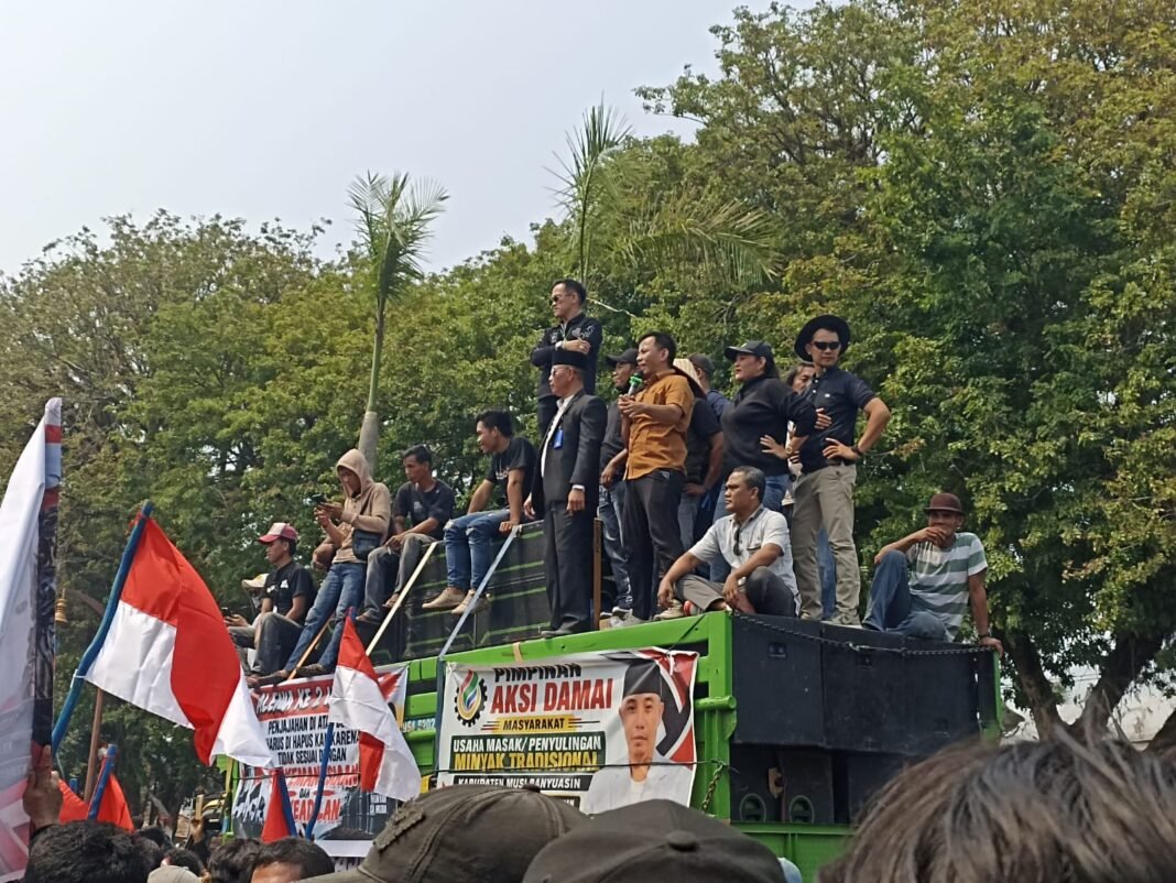 Bupati Muba Temui Massa Aksi, Legalisasi Minyak Rakyat Didorong dalam Masa Transisi Bupati Muba Temui Massa Aksi, Legalisasi Minyak Rakyat Didorong dalam Masa Transisi