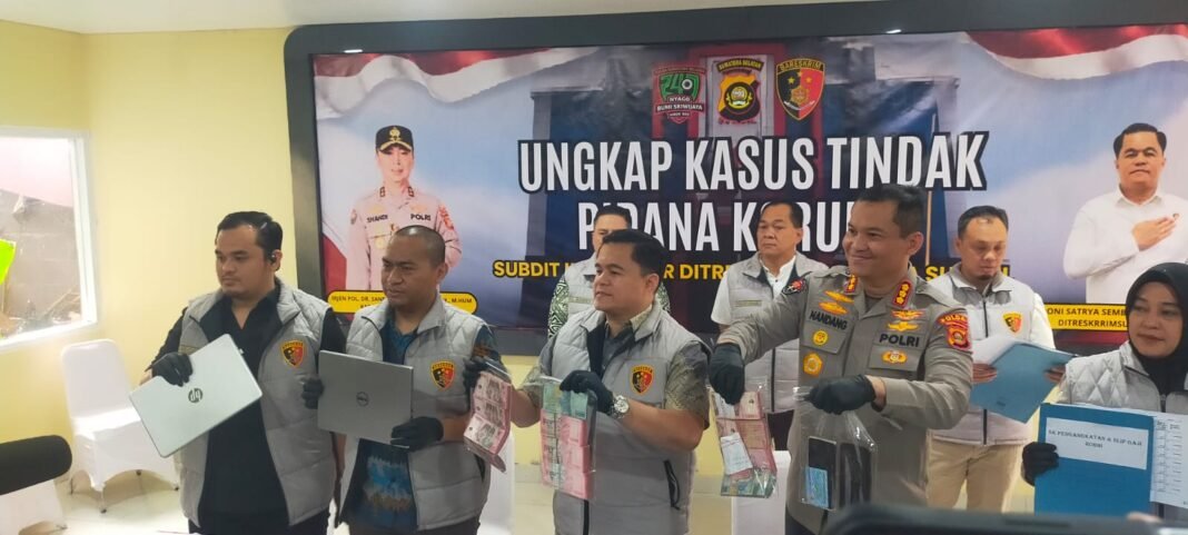 OTT Dugaan Pemerasan Dana Revitalisasi Sekolah, Polda Sumsel Amankan Dua Oknum PPPK Disdik Banyusain OTT Dugaan Pemerasan Dana Revitalisasi Sekolah, Polda Sumsel Amankan Dua Oknum PPPK Disdik Banyusain