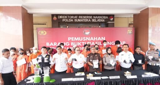 Polda Sumsel Tegaskan Perang terhadap Peredaran Narkoba, Barang Bukti Senilai Rp 2,1 Miliar Dimusnahkan Polda Sumsel Tegaskan Perang terhadap Peredaran Narkoba, Barang Bukti Senilai Rp 2,1 Miliar Dimusnahkan