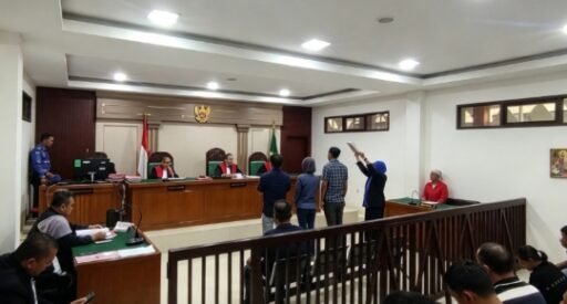 Sidang Pemeriksaan Terhadap Saksi Perkara Dugaan Penggelapan Tetap Digelar, Walaupun Kuasa Hukum Terdakwa IP Meninggalkan Persidangan Sidang Pemeriksaan Terhadap Saksi Perkara Dugaan Penggelapan Tetap Digelar, Walaupun Kuasa Hukum Terdakwa IP Meninggalkan Persidangan