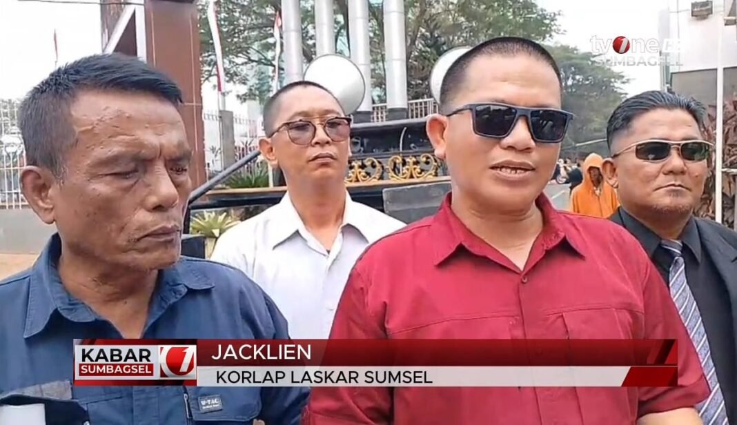ANAK-ANAK DISURUH SEKOLAH DI TENGAH UDARA BURUK! LASKAR SUMSEL: DINAS PENDIDIKAN JANGAN JADI PENONTON! ANAK-ANAK DISURUH SEKOLAH DI TENGAH UDARA BURUK! LASKAR SUMSEL: DINAS PENDIDIKAN JANGAN JADI PENONTON!