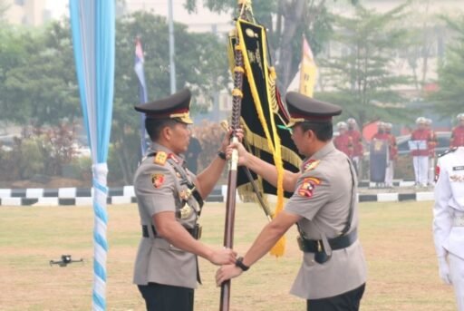 Serah Terima Pataka Atidhira Wirabakti, Irjen Pol. Rony Samtana Resmi Pimpin Polda Sumsel Serah Terima Pataka Atidhira Wirabakti, Irjen Pol. Rony Samtana Resmi Pimpin Polda Sumsel
