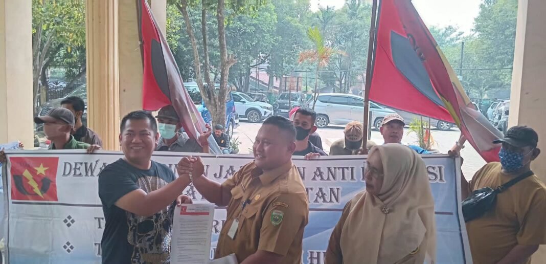 JAKOR Sumsel Desak Tindakan Tegas terhadap Tiga Perusahaan Terkait Dugaan Kebakaran Lahan di Muba JAKOR Sumsel Desak Tindakan Tegas terhadap Tiga Perusahaan Terkait Dugaan Kebakaran Lahan di Muba