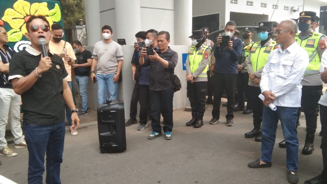 Dugaan Korupsi Lampu Jalan Solar Cell, PST–SIRA Desak Kejari Palembang Segera Tetapkan Tersangka Dugaan Korupsi Lampu Jalan Solar Cell, PST–SIRA Desak Kejari Palembang Segera Tetapkan Tersangka